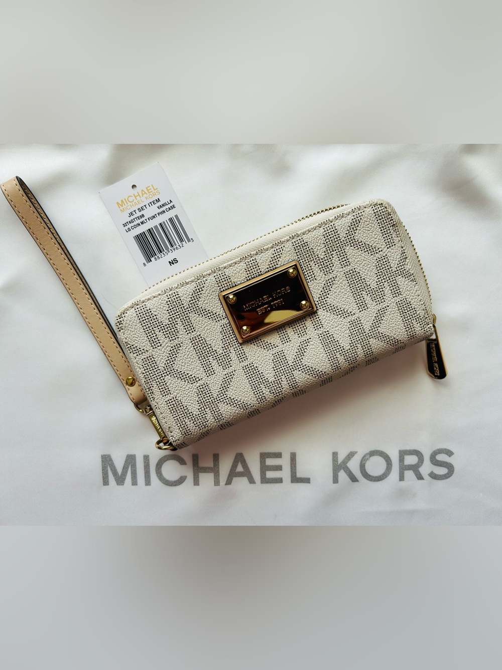 🤍💛Michael Kors🤍💛Vanilla Sig.Logo Jet Set Zip Around Wallet/Wristlet Gold Plaque